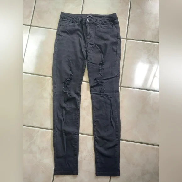 SOLD Black Ripped Skinny Jeans - Picture 4 of 9